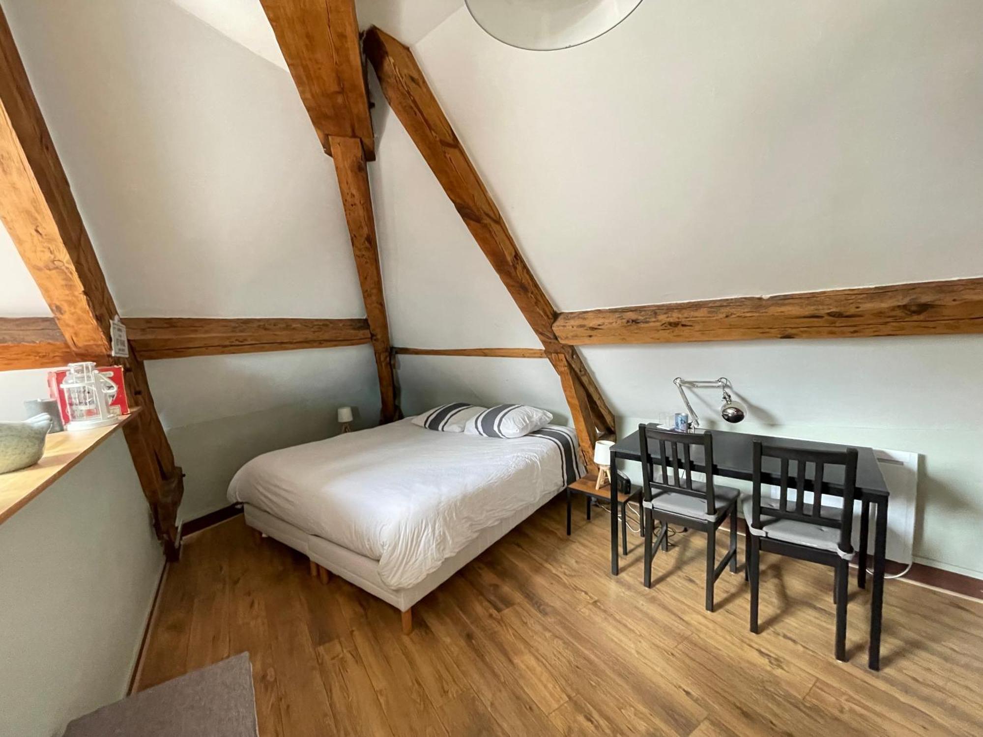 Les Combles De L Aure Grand Studio Cosy Confortable Classe 3 Etoiles Centre Bayeux 2 Mn A Pied Cathedrale Proche Plages Du Debarquement Exterior foto