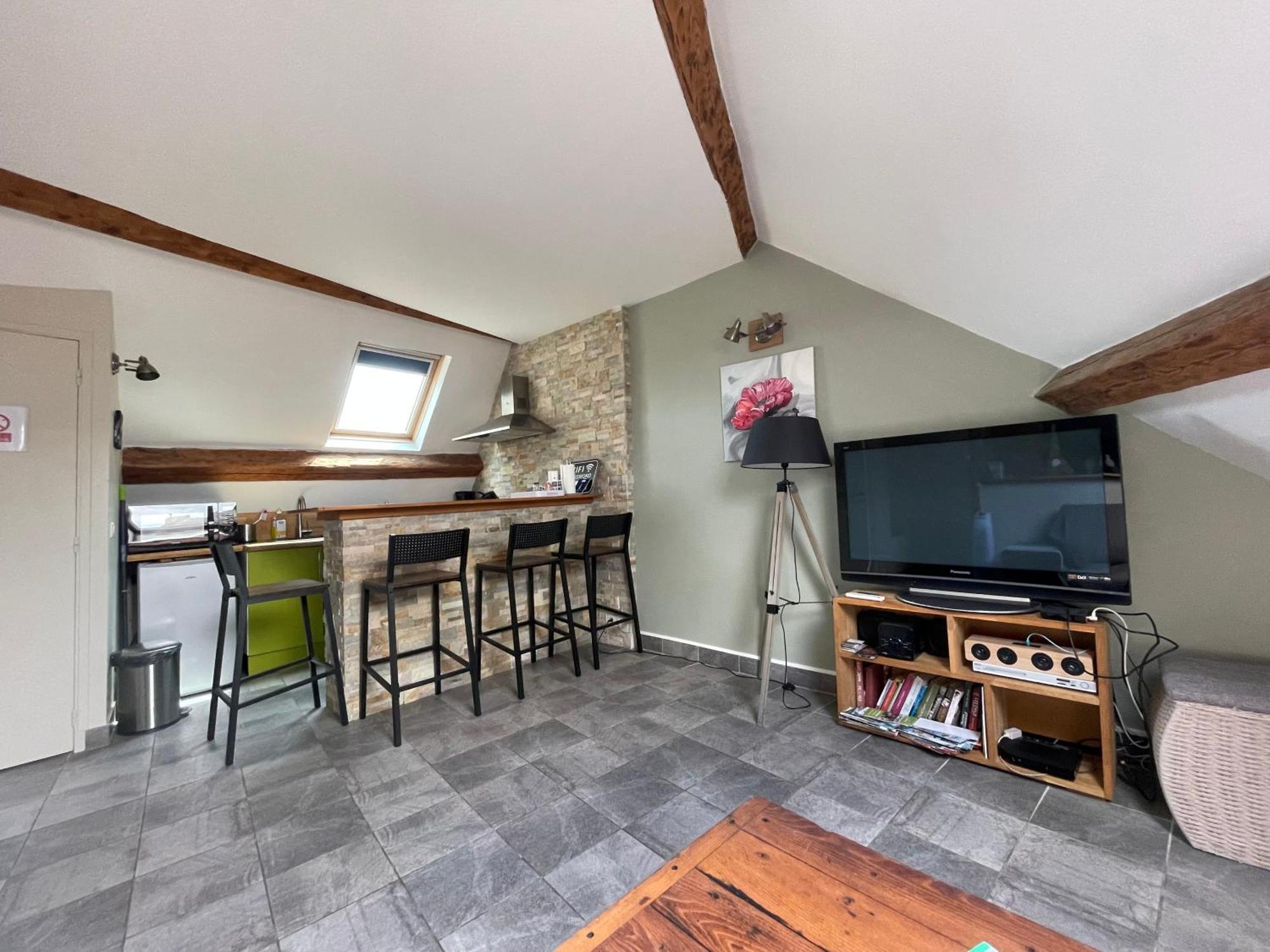 Les Combles De L Aure Grand Studio Cosy Confortable Classe 3 Etoiles Centre Bayeux 2 Mn A Pied Cathedrale Proche Plages Du Debarquement Exterior foto