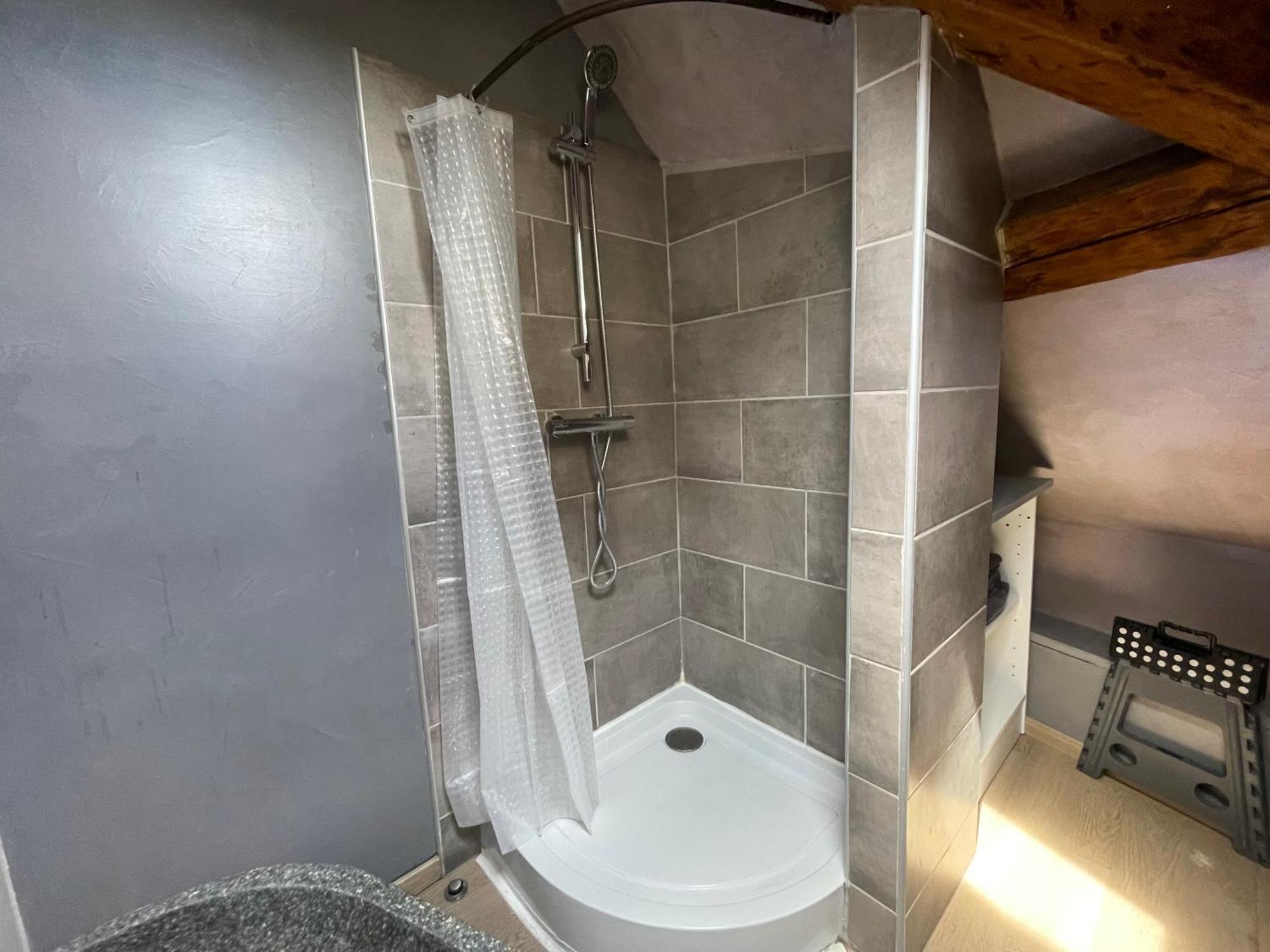 Les Combles De L Aure Grand Studio Cosy Confortable Classe 3 Etoiles Centre Bayeux 2 Mn A Pied Cathedrale Proche Plages Du Debarquement Exterior foto
