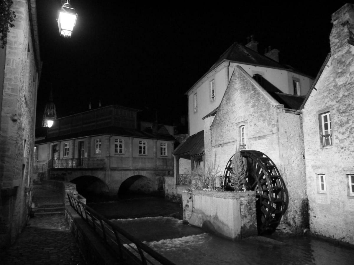 Les Combles De L Aure Grand Studio Cosy Confortable Classe 3 Etoiles Centre Bayeux 2 Mn A Pied Cathedrale Proche Plages Du Debarquement Exterior foto